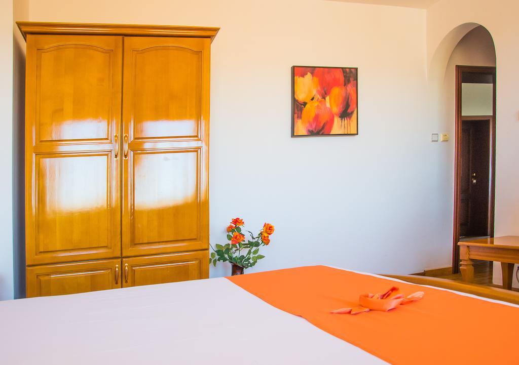 Family Hotel Elegance Arbanasi Bilik gambar