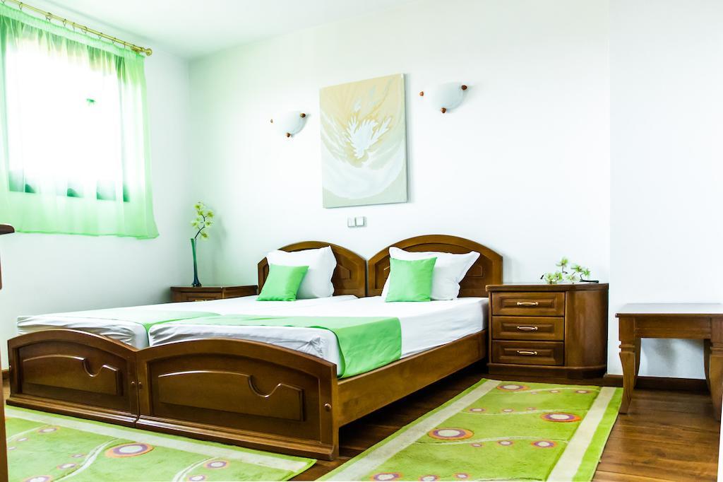 Family Hotel Elegance Arbanasi Bilik gambar