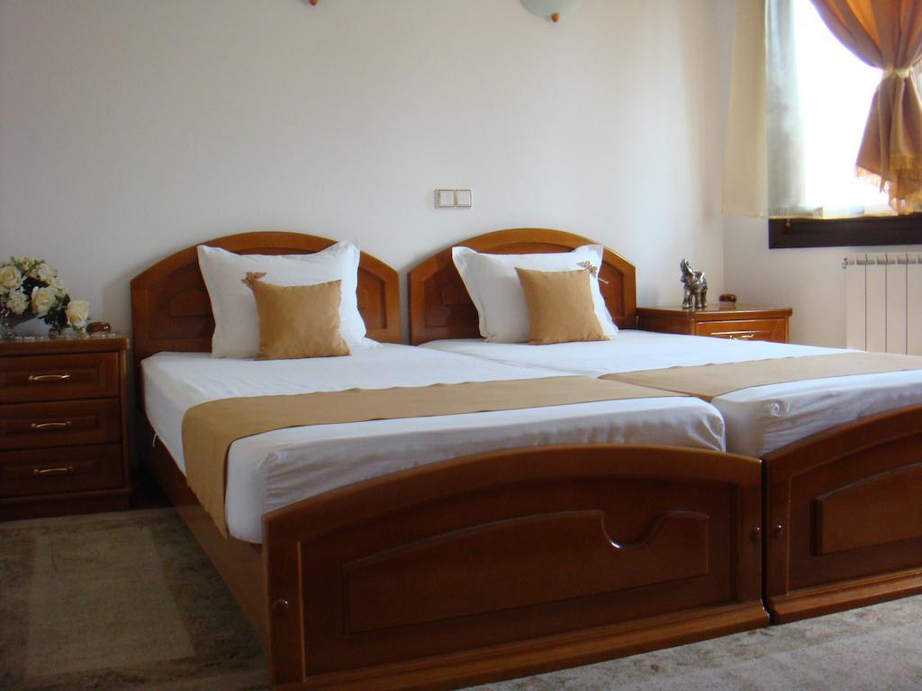 Family Hotel Elegance Arbanasi Bilik gambar