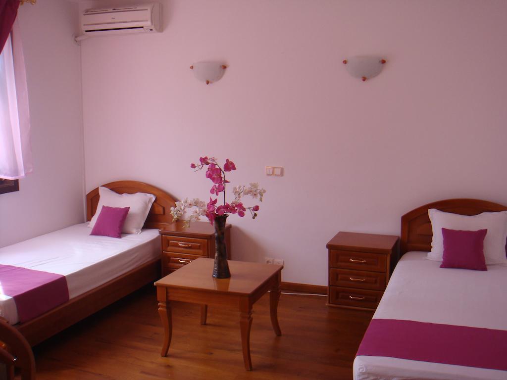 Family Hotel Elegance Arbanasi Bilik gambar